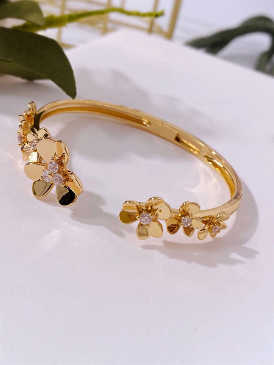 اسواره فان كليف ملتي فلاور اسواره van cleef