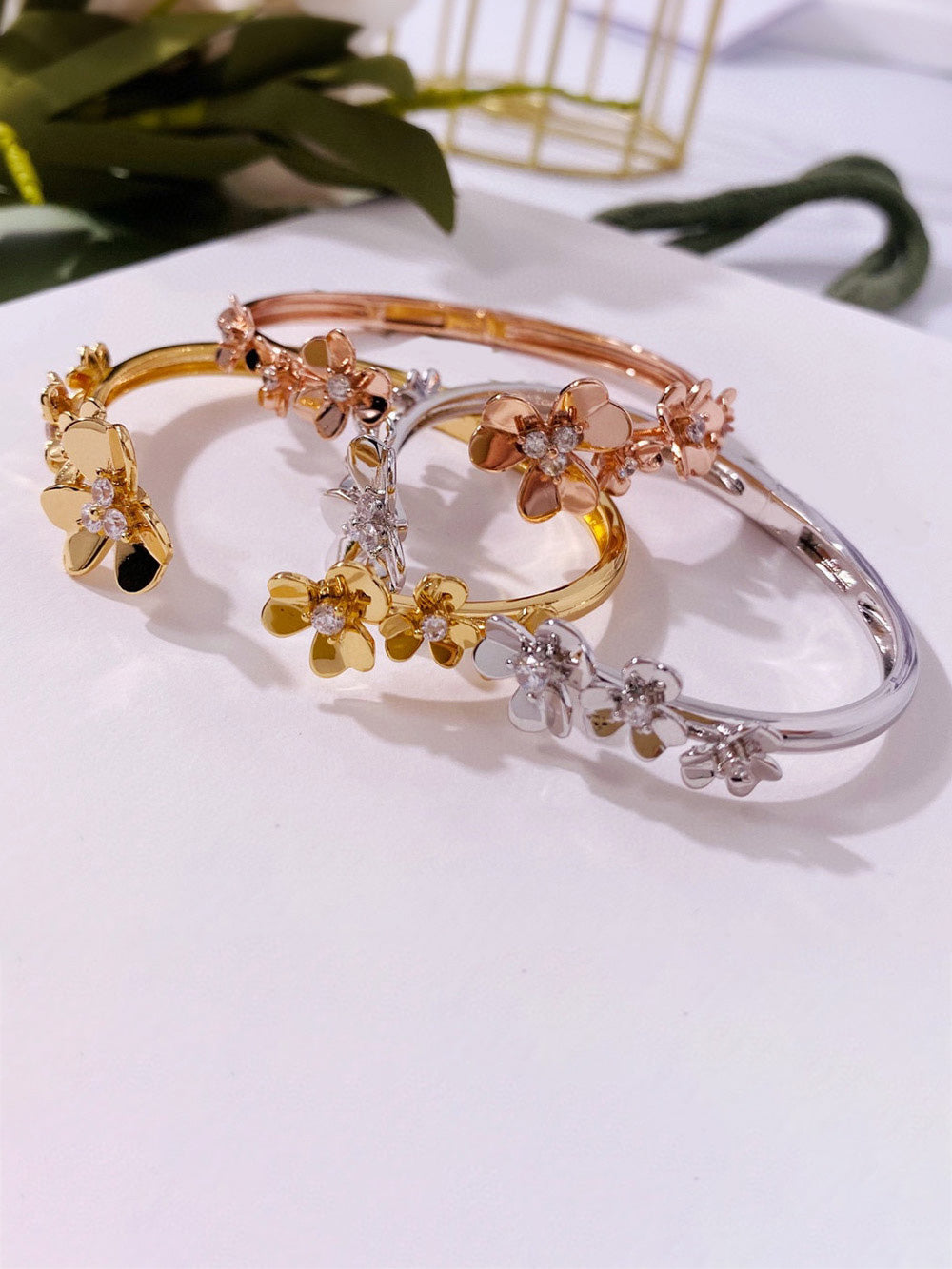اسواره فان كليف ملتي فلاور اسواره van cleef