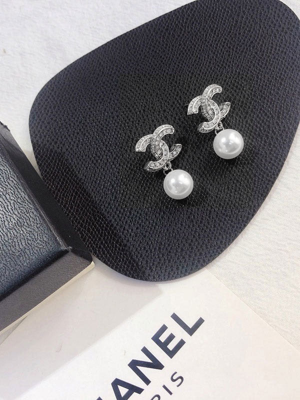 حلق شانيل لولو فضي حلق chanel فضي