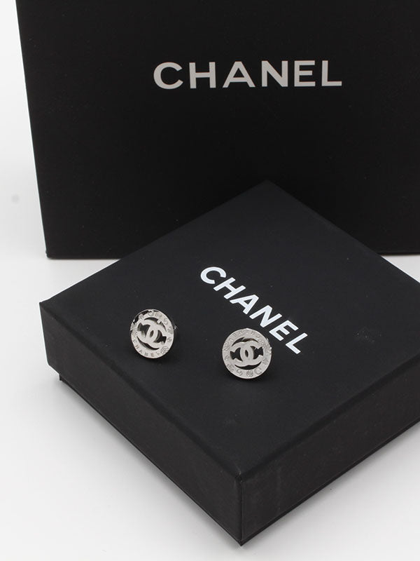 حلق شانيل مدور لوقو حلق chanel فضي