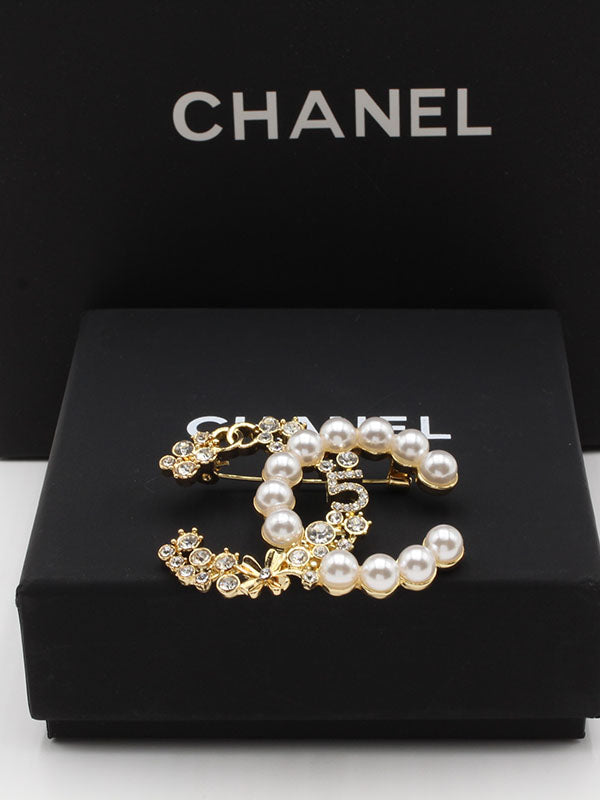 بروش شانيل هاف بيرل بروش chanel