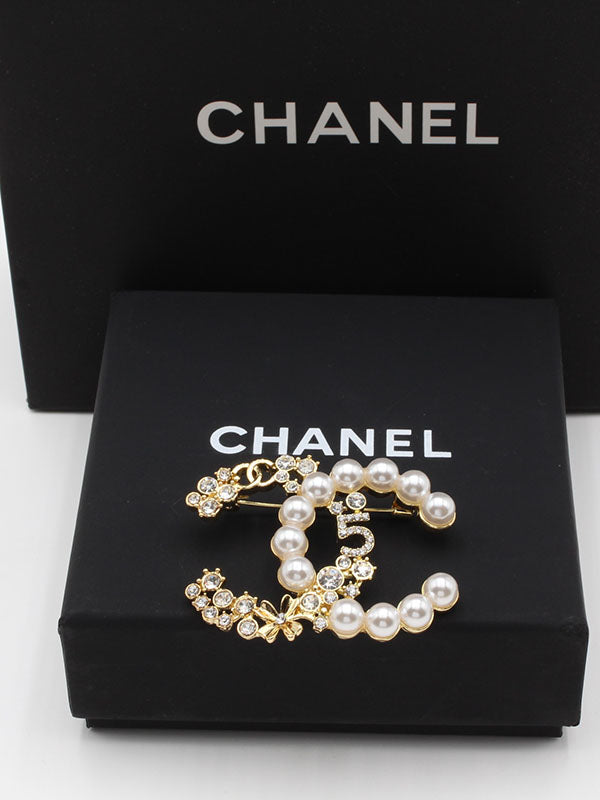 بروش شانيل هاف بيرل بروش chanel ذهبي