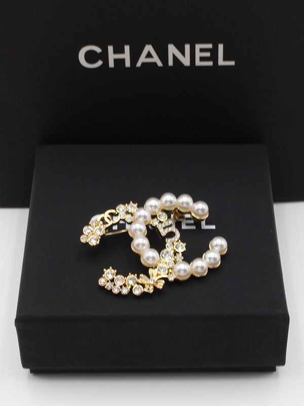 بروش شانيل هاف بيرل بروش chanel