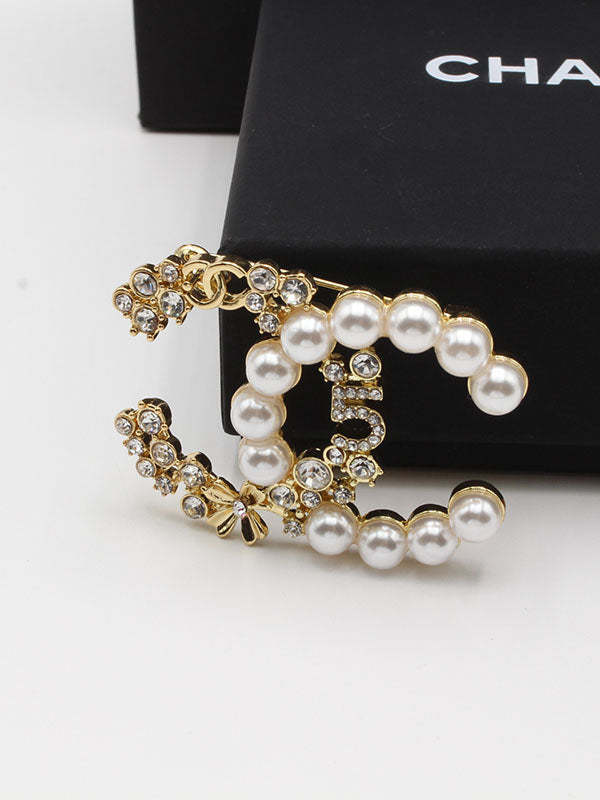 بروش شانيل هاف بيرل بروش chanel