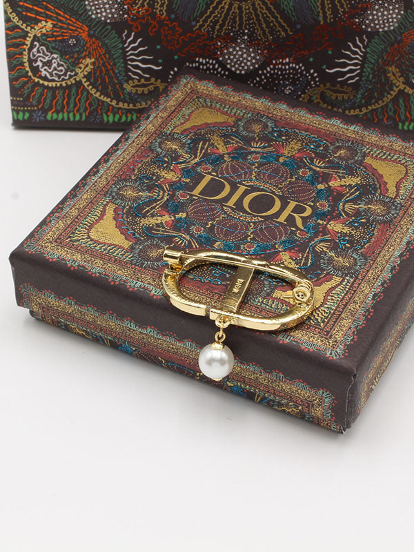 بروش ديور لول ذهبي بروش dior