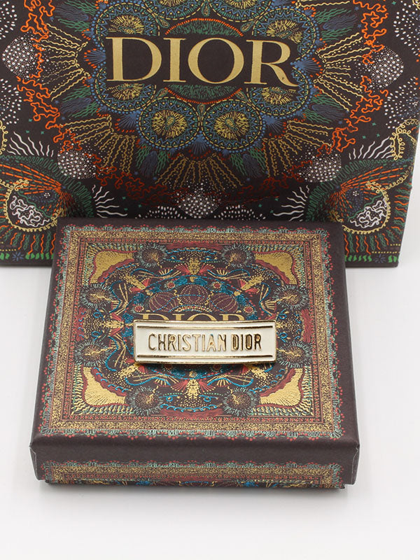 بروش كريستيان ديور بروش dior ذهبي