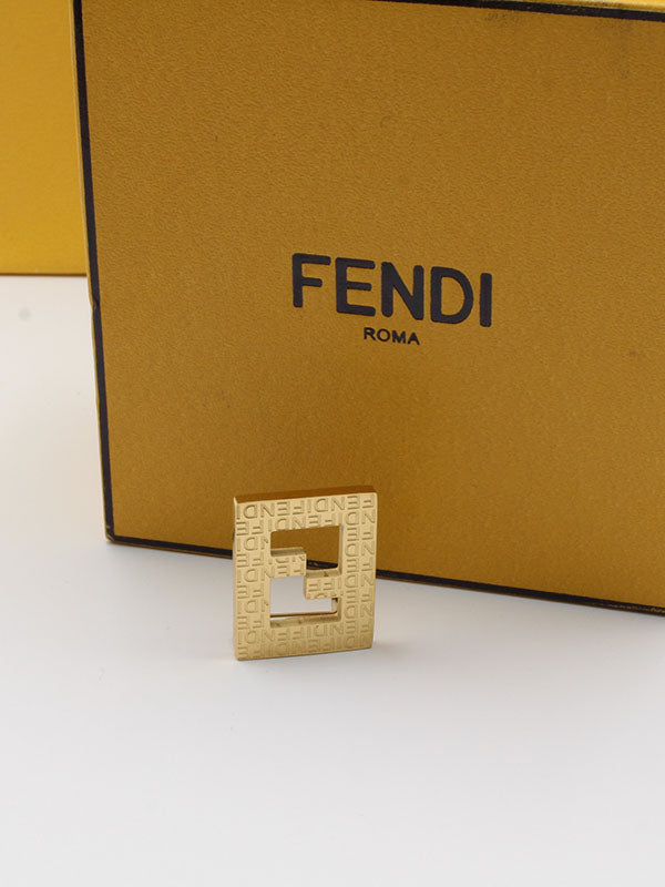 بروش فندي ميتال ذهبي بروش fendi ذهبي