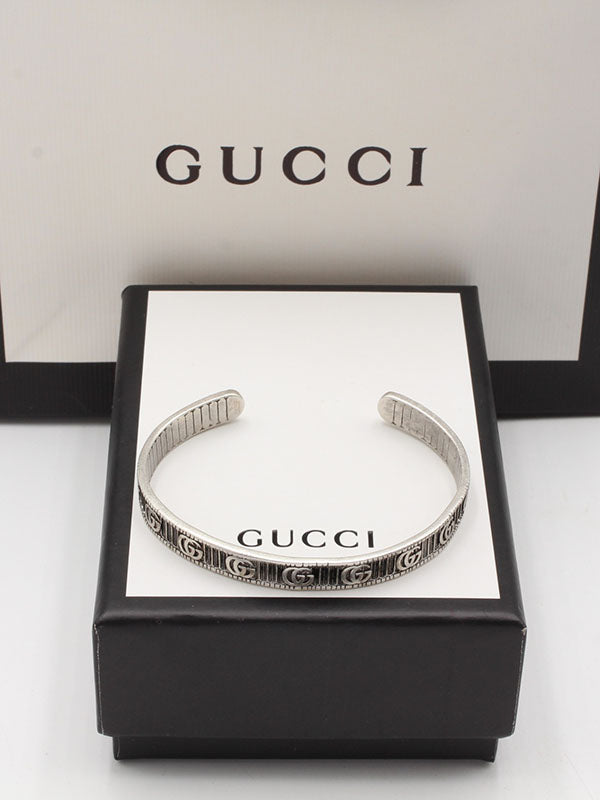 اساور قوتشي نيو مات بانقل لوقو اسواره gucci فضي مطفي
