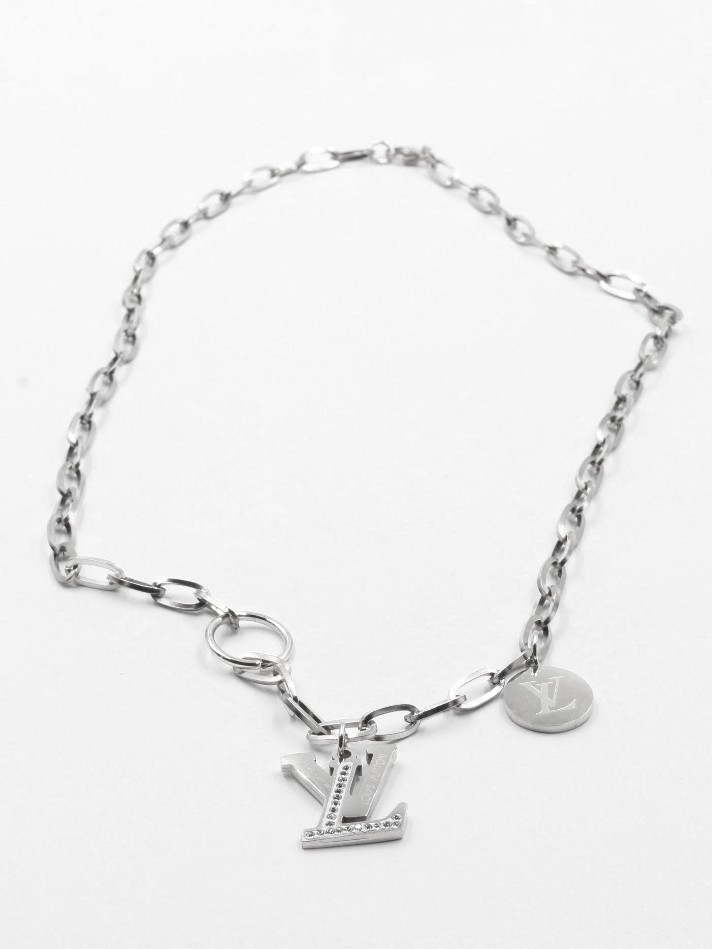 سلسال لويس فيتون جنزير لوقو سلسال louis vuitton فضي