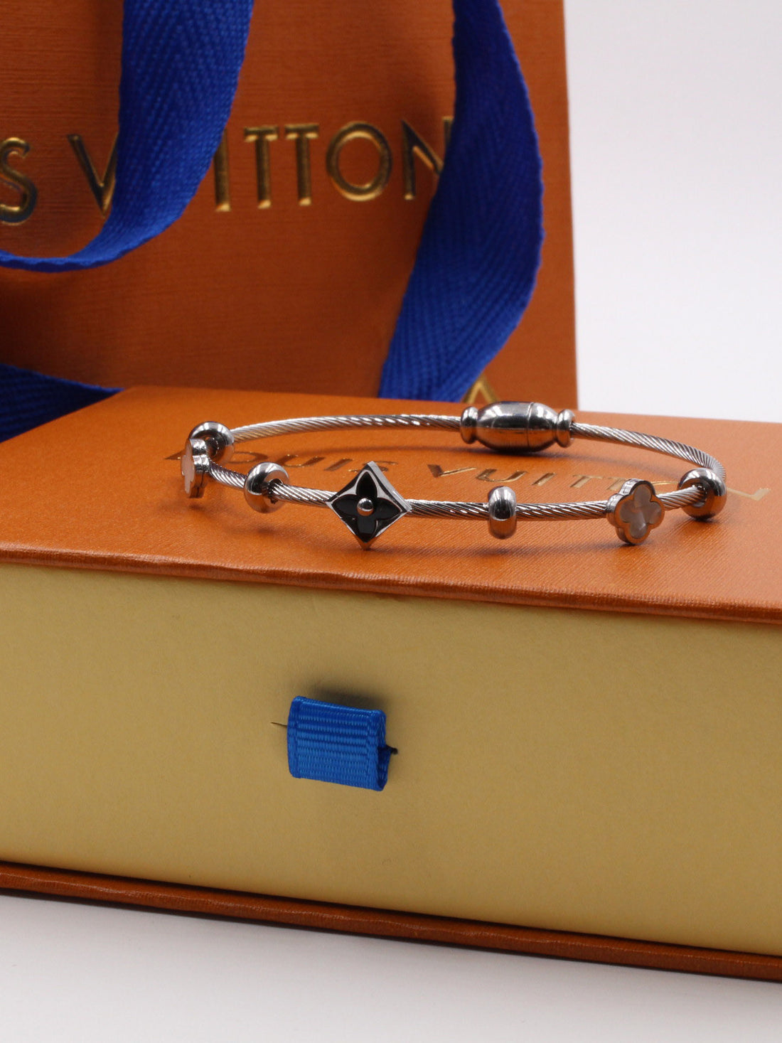 اسوارة لويس فيتون بلاك سيلفر اسواره louis vuitton فضي