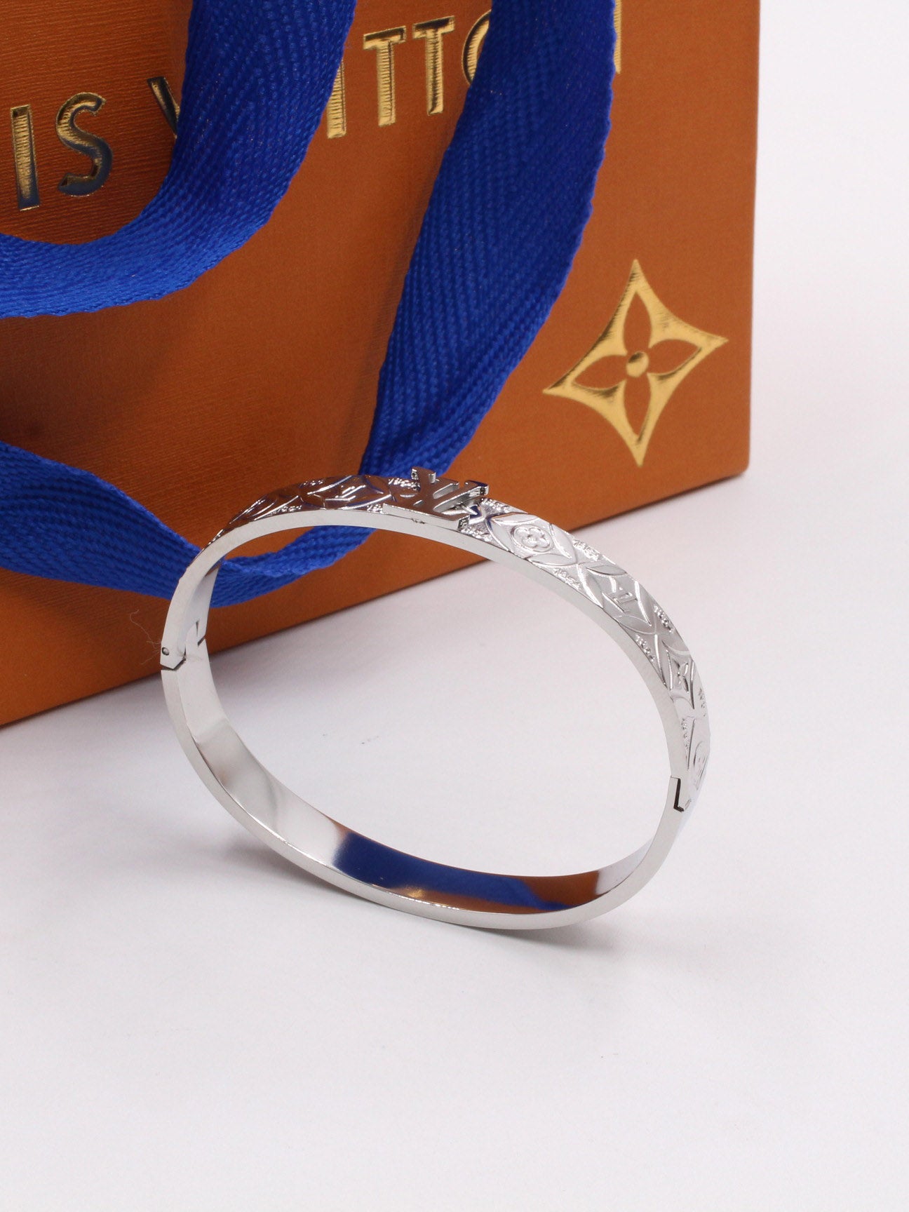 اسوارة لويس فيتون بانقل اسواره louis vuitton فضي