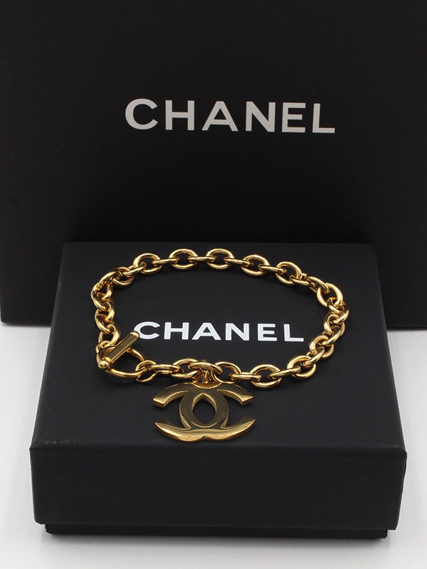 اسواره شانيل جنزير لوقو ذهبية اسواره chanel