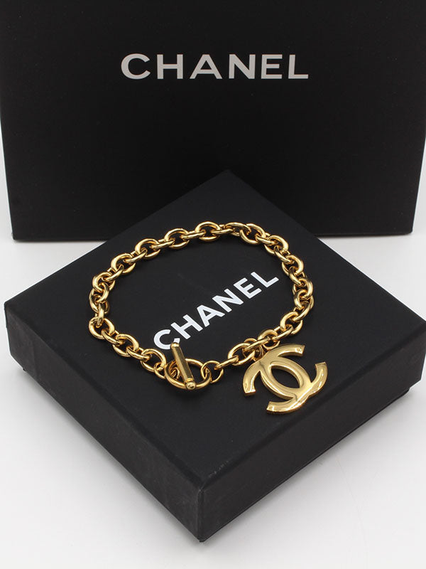 اسواره شانيل جنزير لوقو ذهبية اسواره chanel