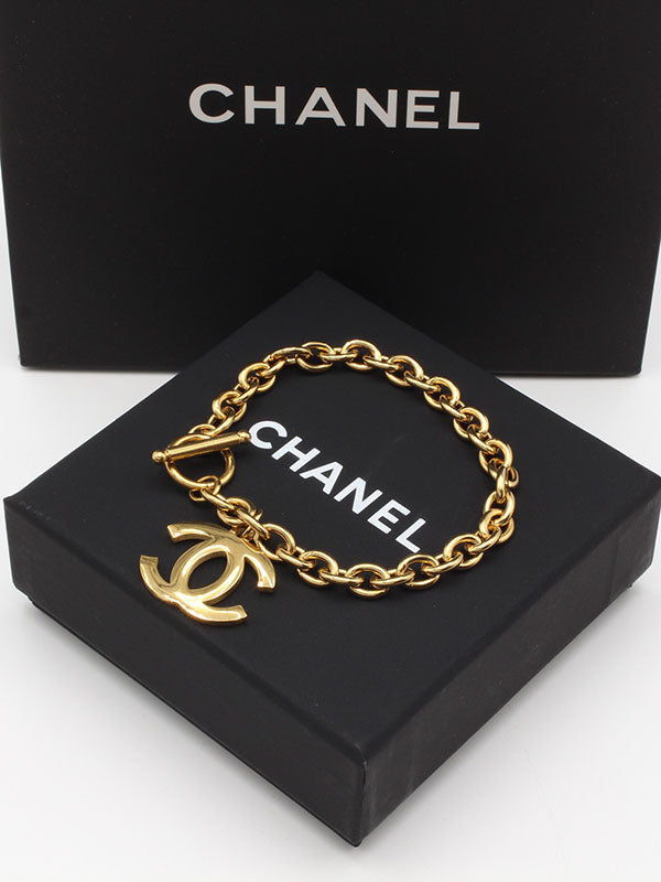 اسواره شانيل جنزير لوقو ذهبية اسواره chanel