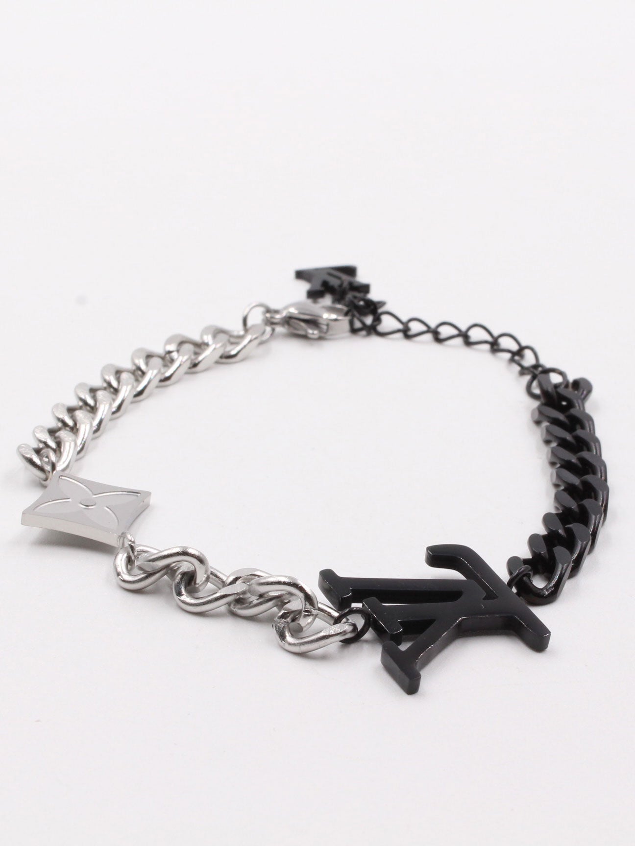 اساور لويس فيتون هاف بلاك اسواره louis vuitton