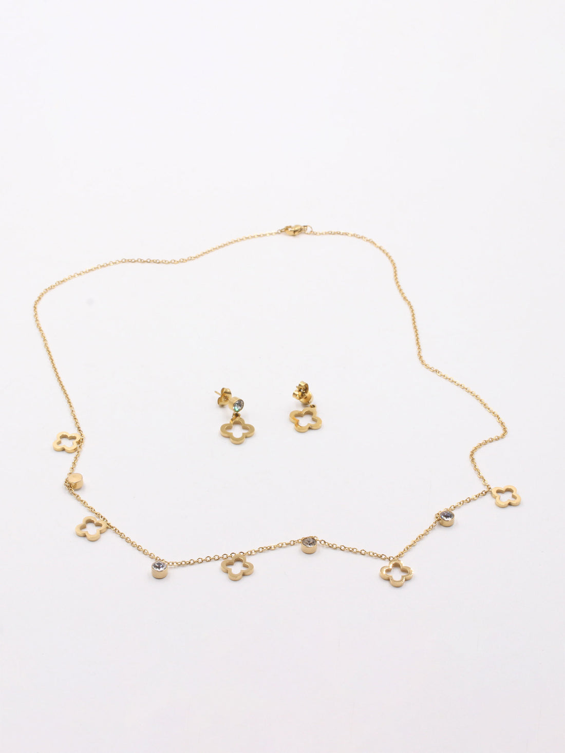 طقم لويس فيتون تشوكر ذهبي اطقم louis vuitton ذهبي