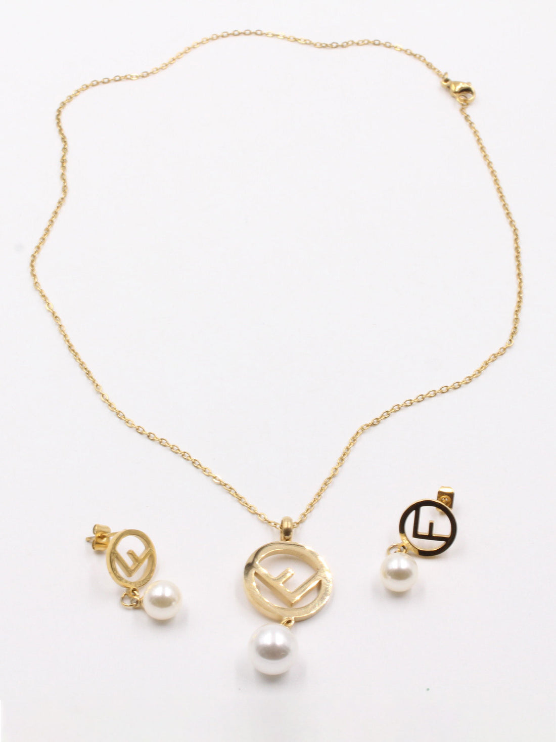 طقم فندي لوقو بيرل اطقم fendi