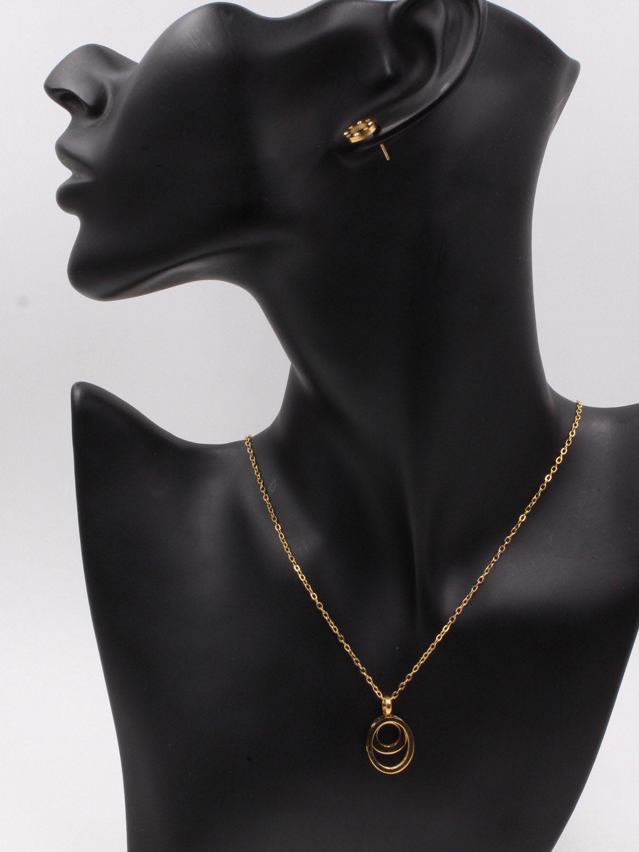 طقم كارتير ذهبي بيضاوي لوف اطقم CARTIER