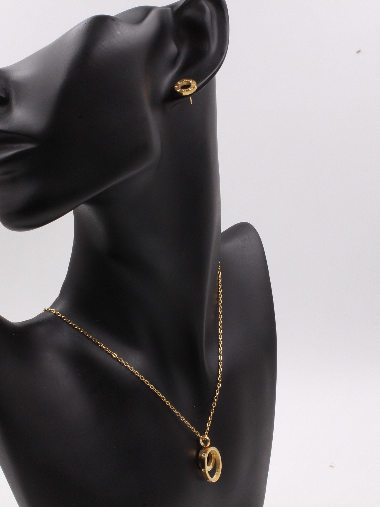 طقم كارتير ذهبي بيضاوي لوف اطقم CARTIER ذهبي