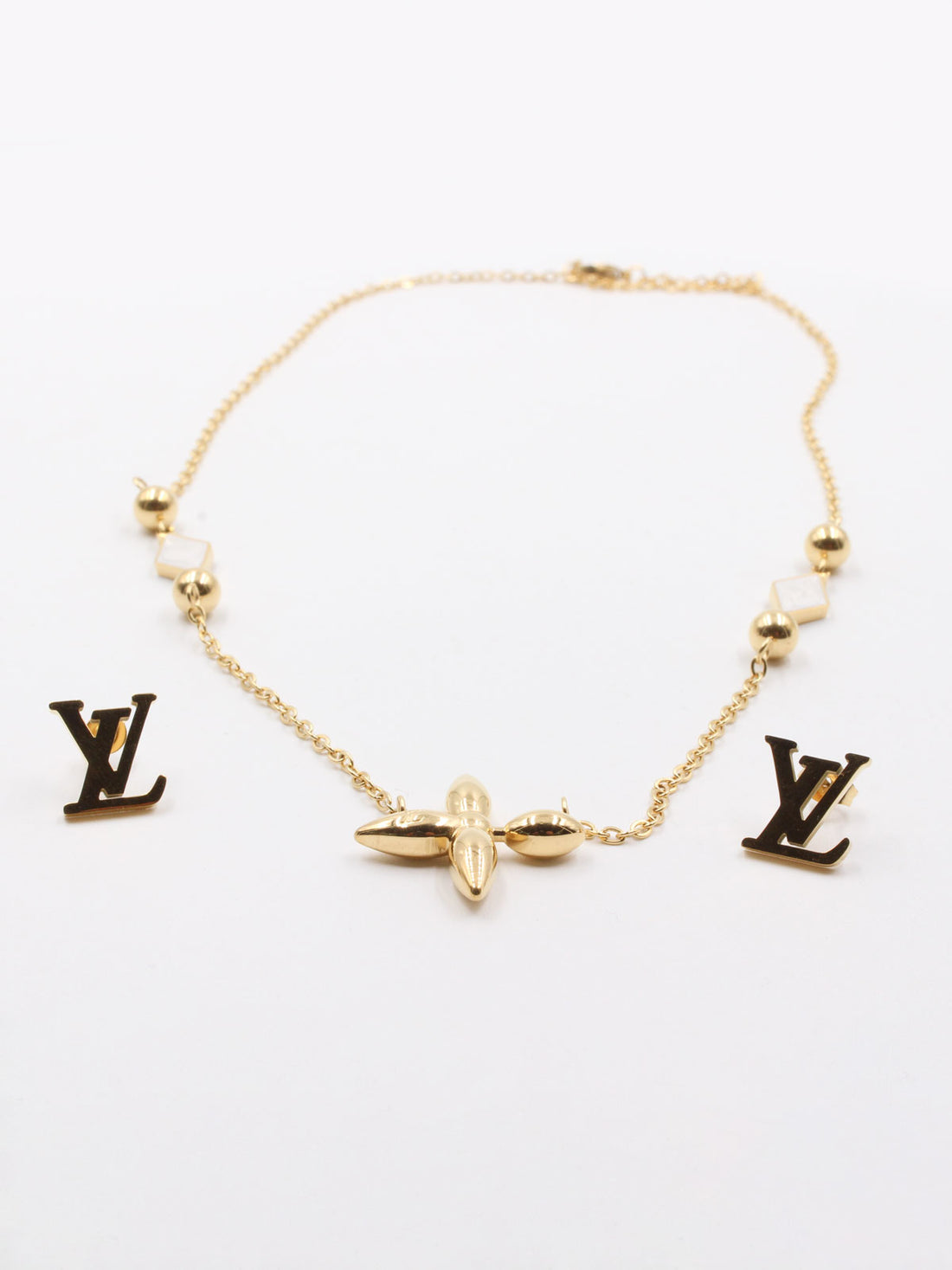 طقم لويس فيتون قولد لوقو اطقم louis vuitton