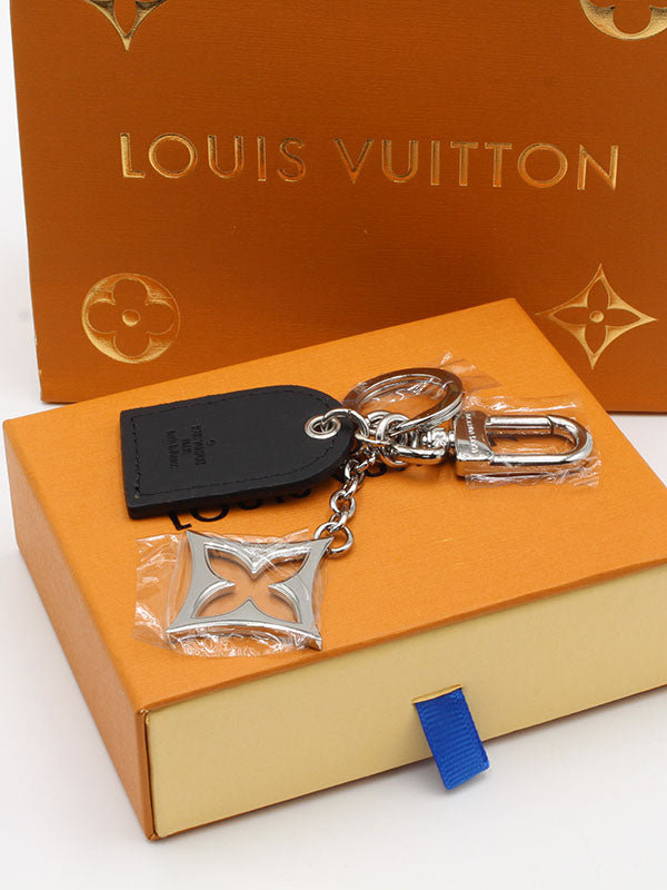 ميدالية لويس فيتون فضي لوقو ميدالية louis vuitton