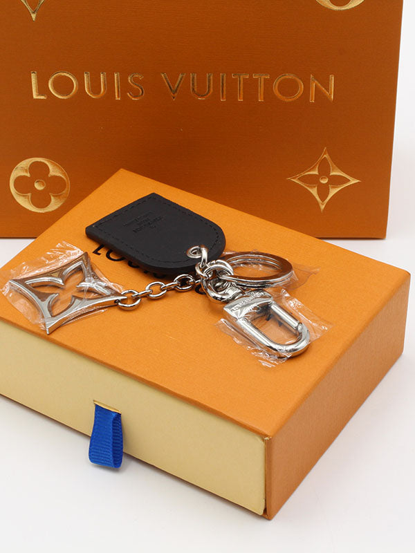 ميدالية لويس فيتون فضي لوقو ميدالية louis vuitton