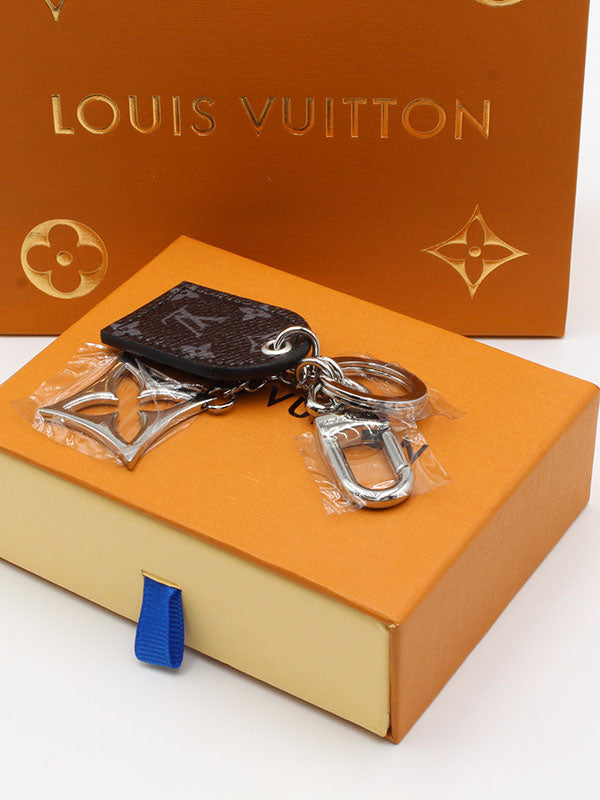 ميدالية لويس فيتون فضي لوقو ميدالية louis vuitton