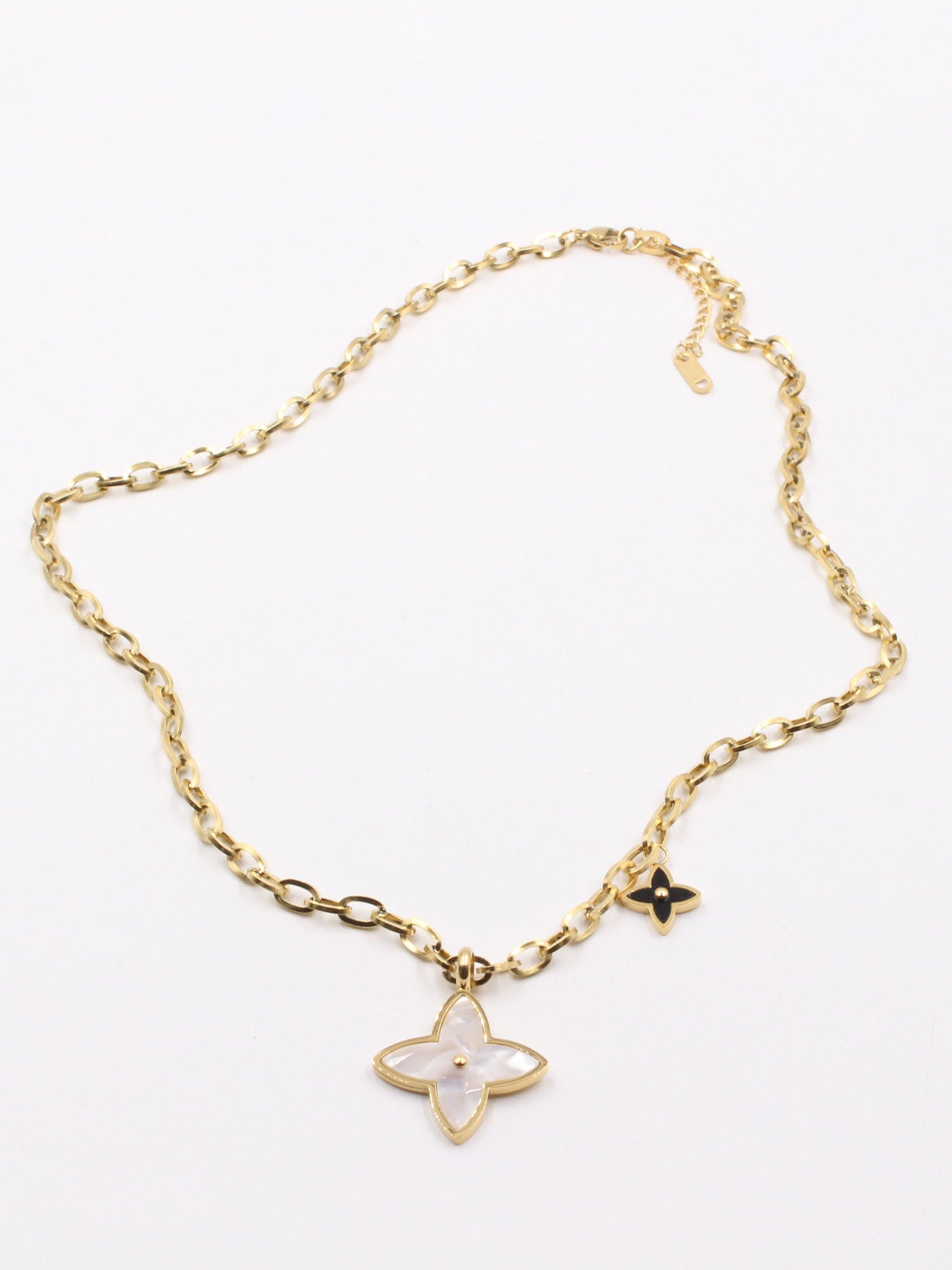 سلسال لويس فيتون قولد بيق بنتدنت سلسال louis vuitton