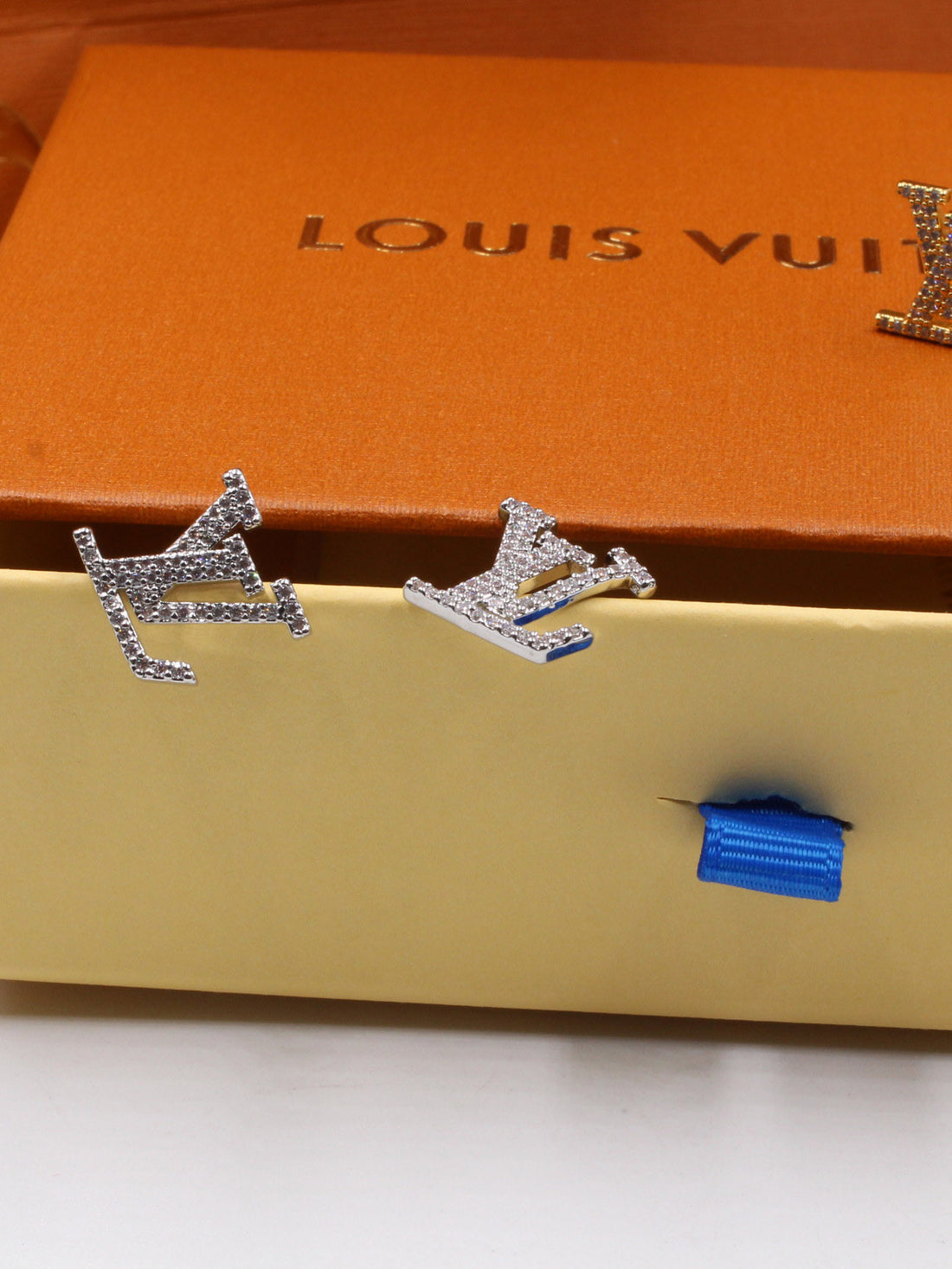 حلق لويس فيتون لوقو زركون حلق louis vuitton