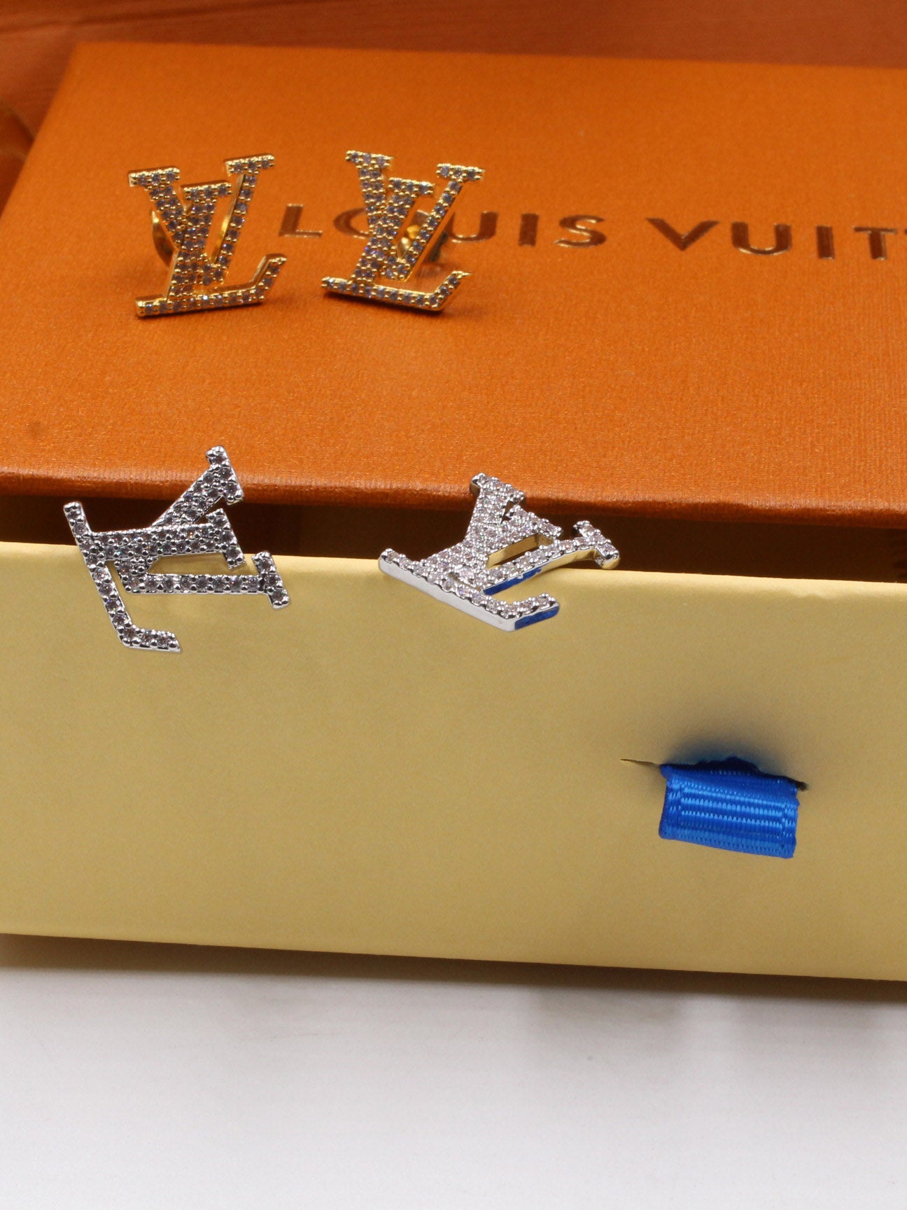 حلق لويس فيتون لوقو زركون حلق louis vuitton