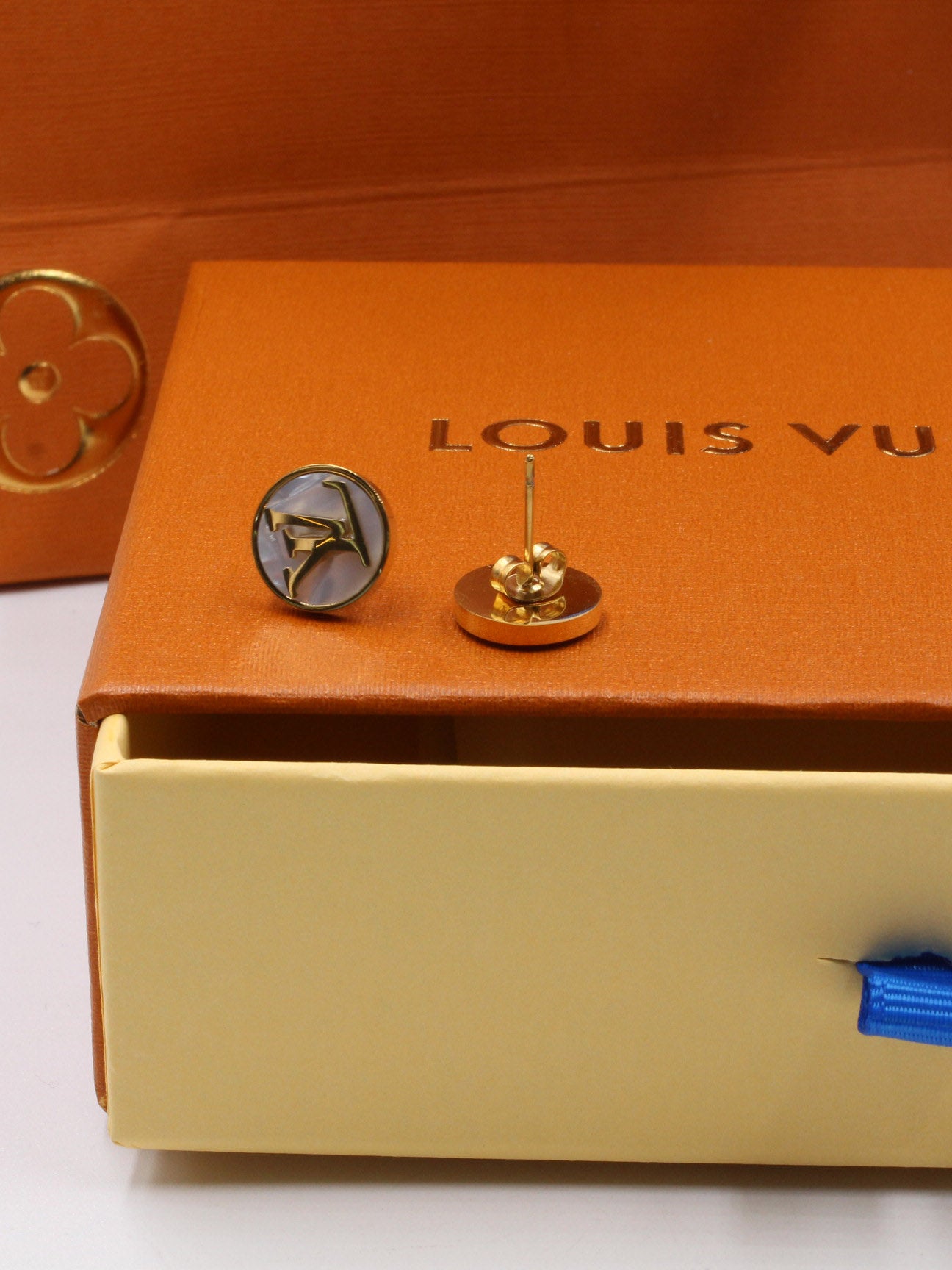 حلق لويس فيتون مدور صغير حلق louis vuitton