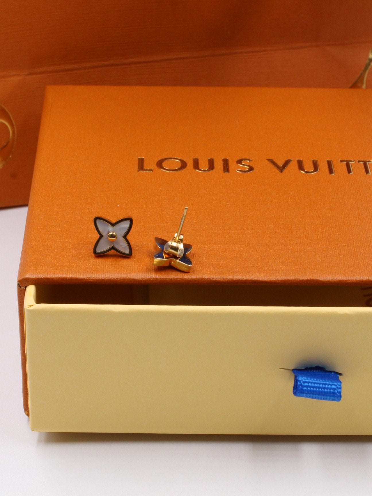 حلق لويس فيتون ستار صغير حلق louis vuitton