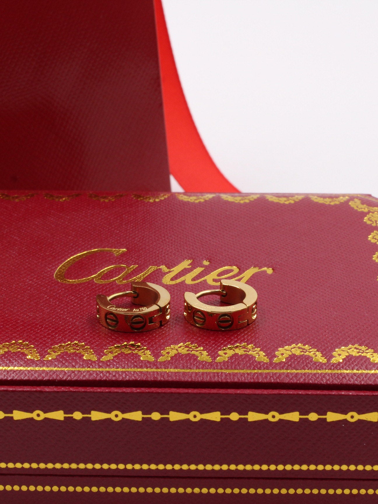 حلق كارتير مدور كبس ذهبي حلق CARTIER