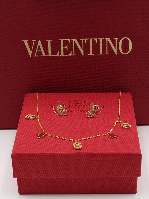 طقم فالنتينو تشوكر اطقم VALENTINO ذهبي