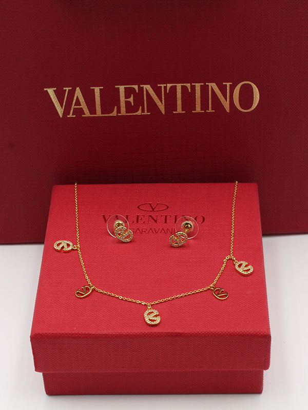 طقم فالنتينو تشوكر اطقم VALENTINO