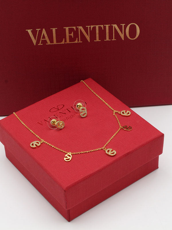 طقم فالنتينو تشوكر اطقم VALENTINO