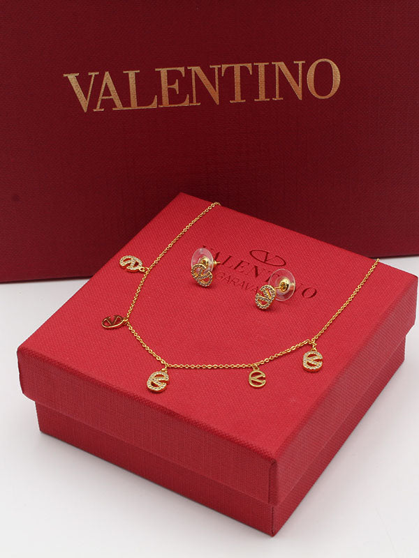 طقم فالنتينو تشوكر اطقم VALENTINO