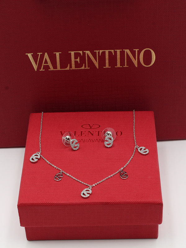 طقم فالنتينو تشوكر اطقم VALENTINO
