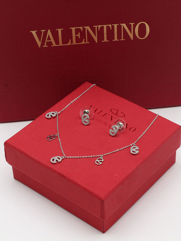 طقم فالنتينو تشوكر اطقم VALENTINO