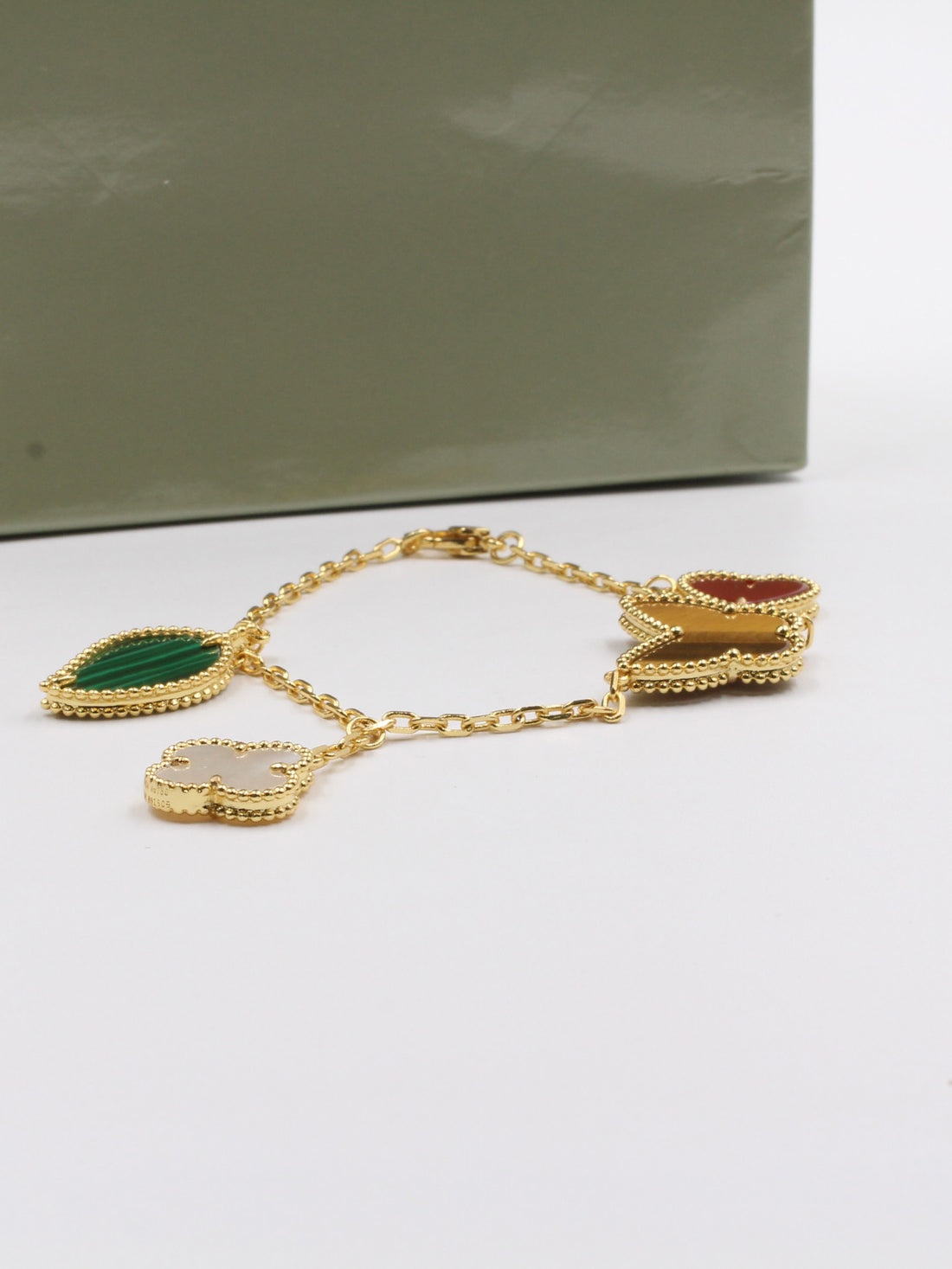 اسوارة فان كليف ملتي بنتدنس ملون اسواره van cleef