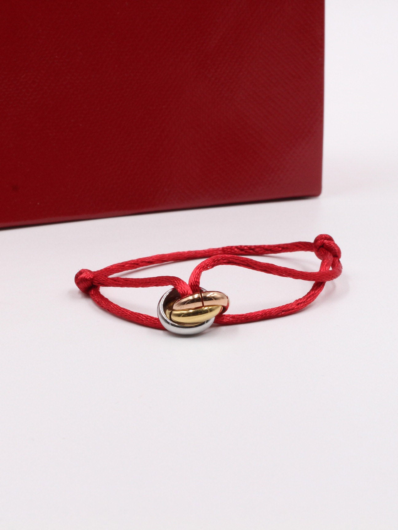 اسواره كارتير خيط اسود بحلقات اسواره CARTIER عنابي