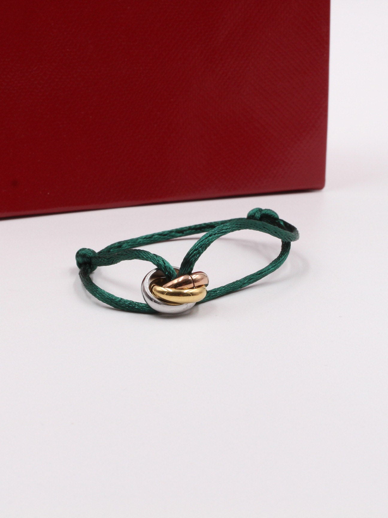 اسواره كارتير خيط اسود بحلقات اسواره CARTIER اخضر