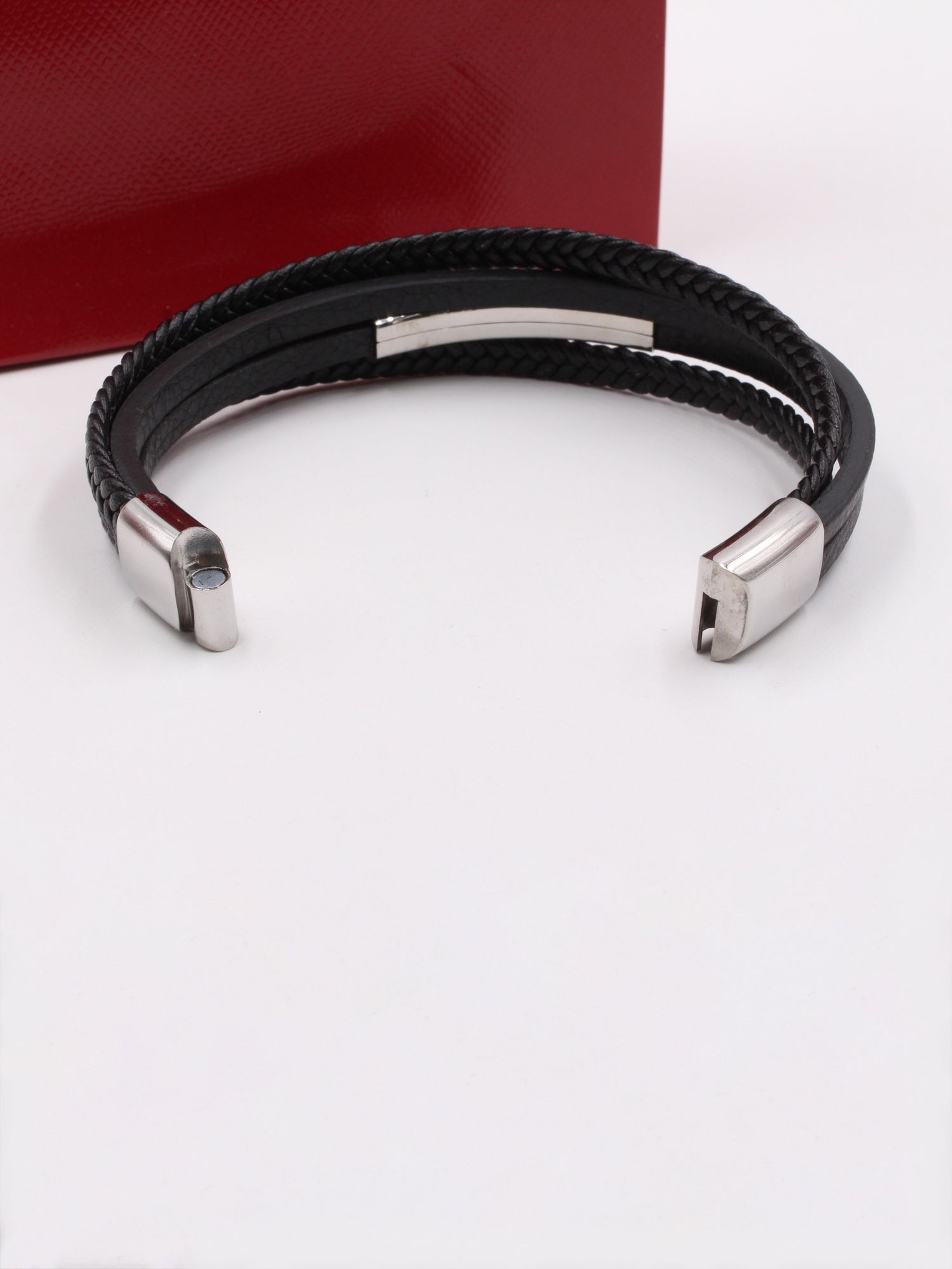 اسوارة كارتير جلد ملتي لاينز اسواره CARTIER