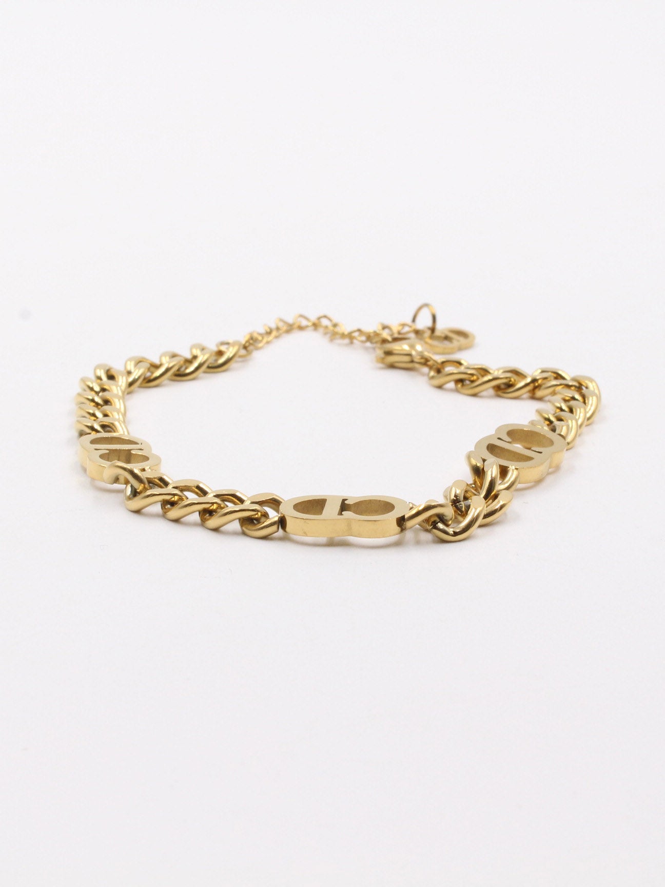 اسوارة ديور ثري لوقو اسواره dior