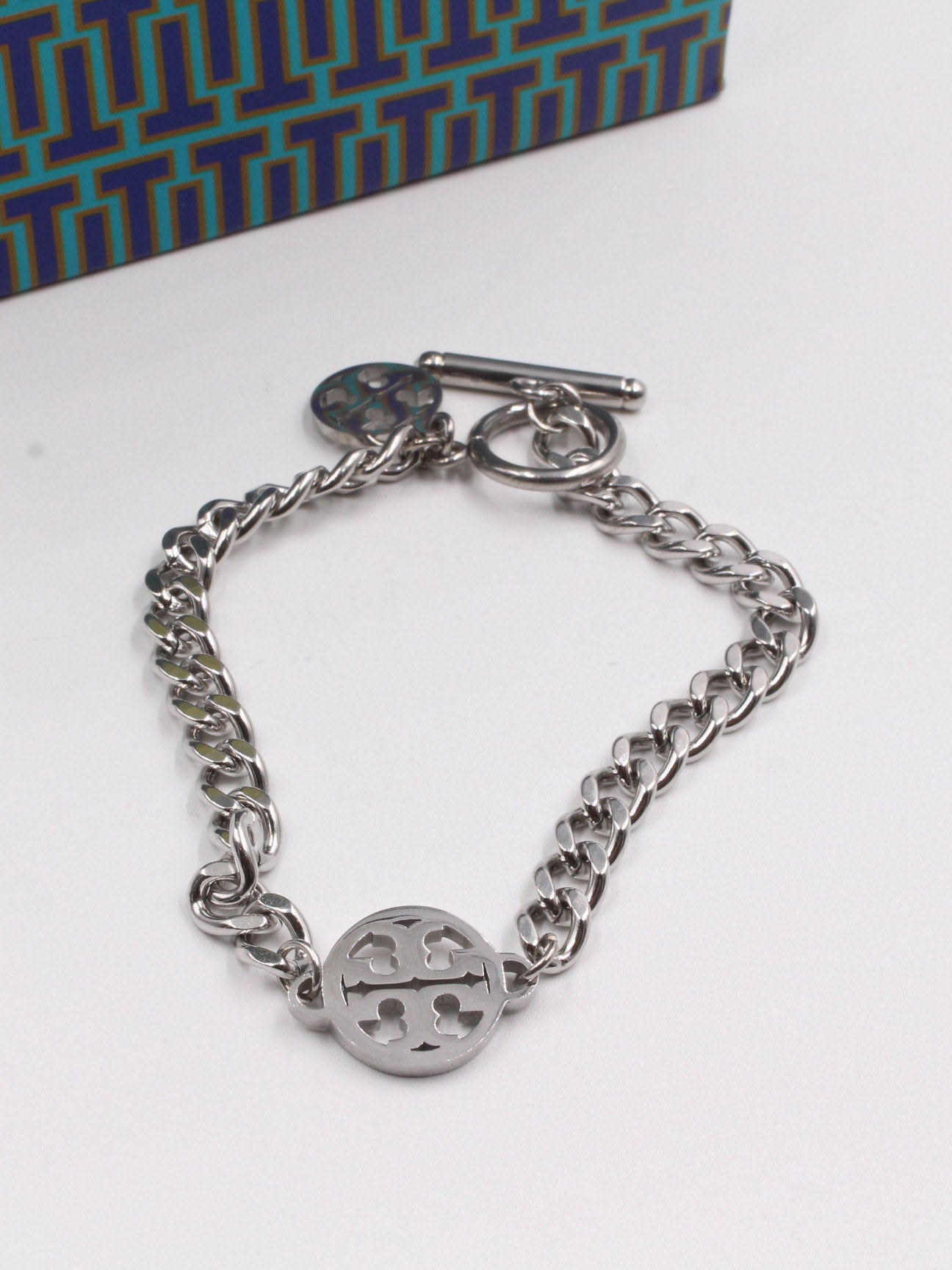 اسوارة توري بورش سيركل لوقو اسواره tory burch