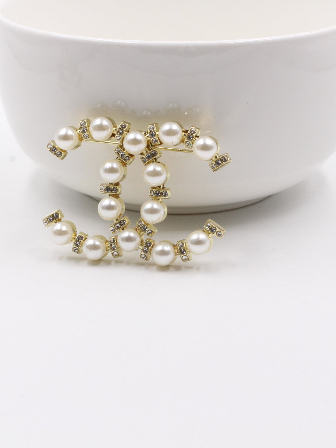 بروش شانيل لولو وكريستال بروش chanel ذهبي