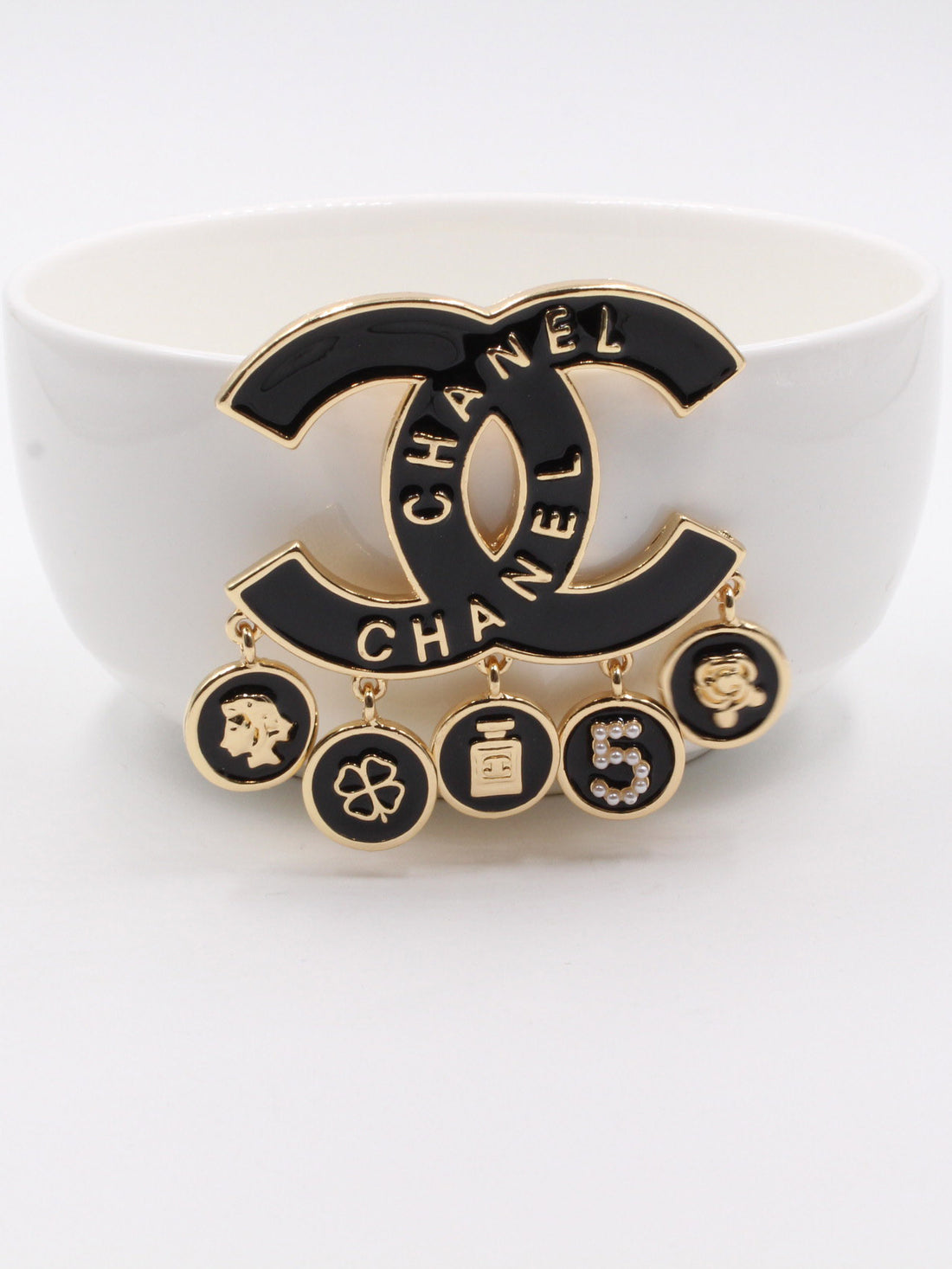 بروش شانيل اسود كبير بروش chanel