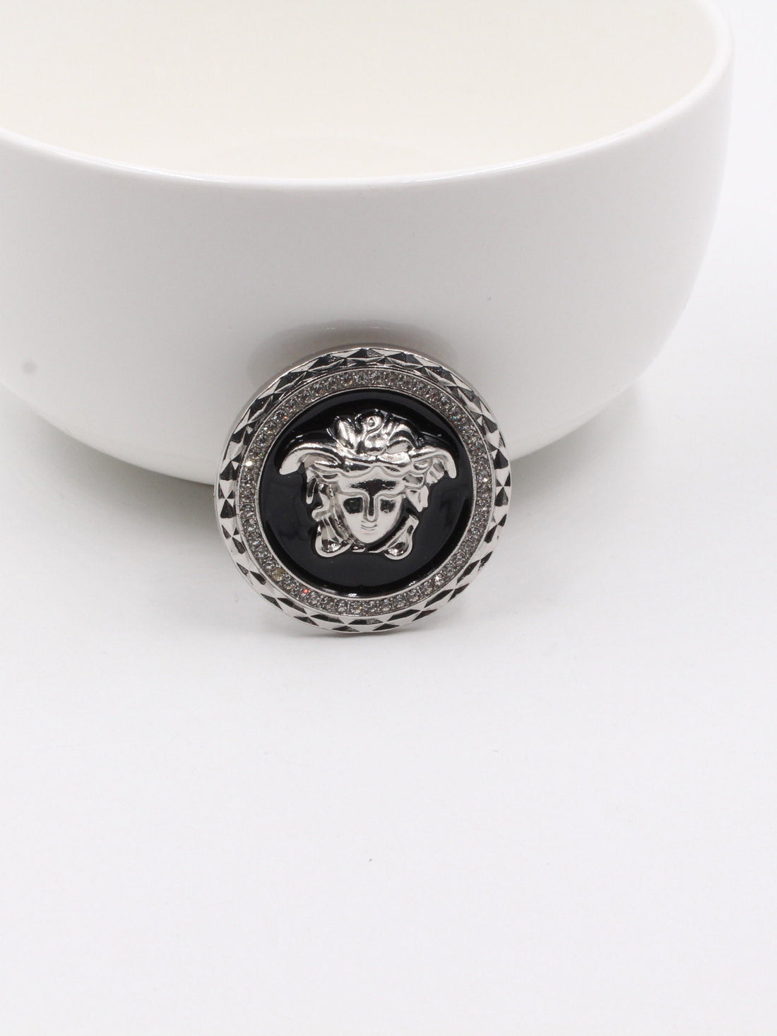 بروش فيرساتشي بروش versace اسود