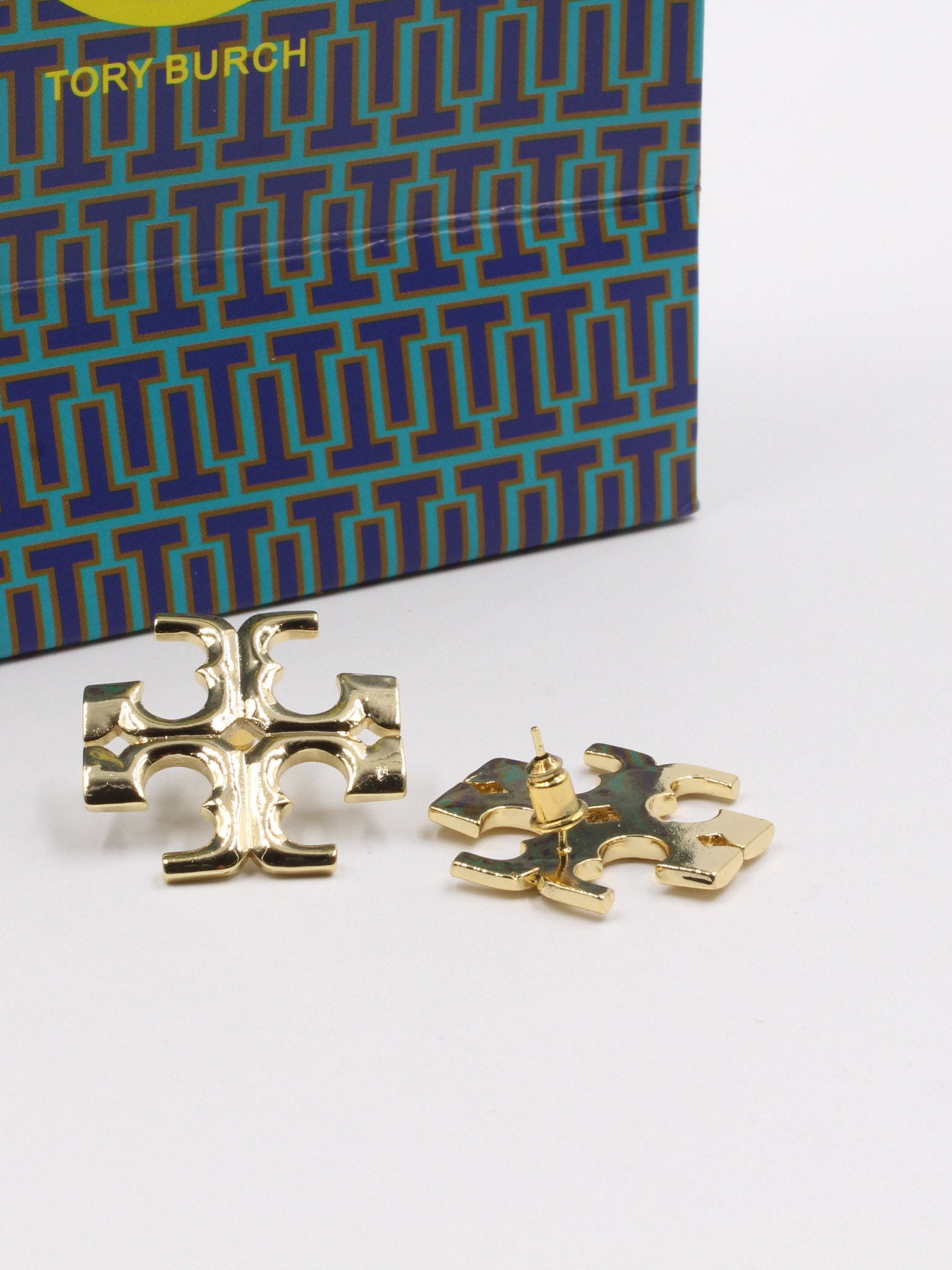 حلق توري بورش لوقو كبير حلق tory burch