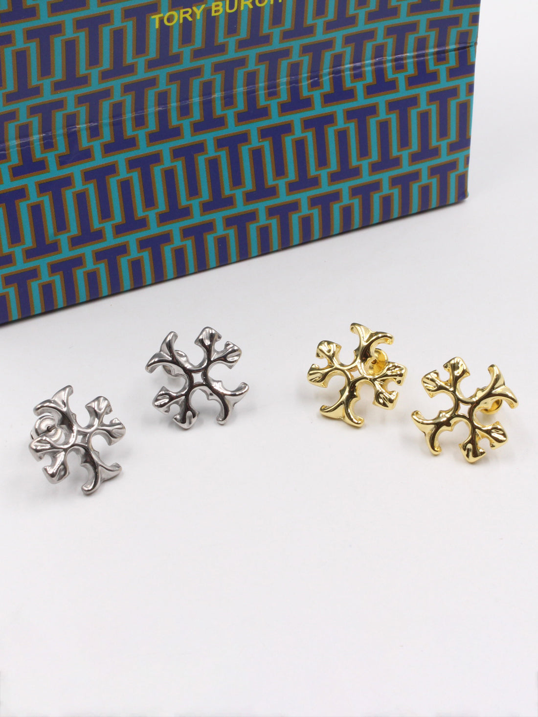 حلق توري بورش لوقو حلق tory burch